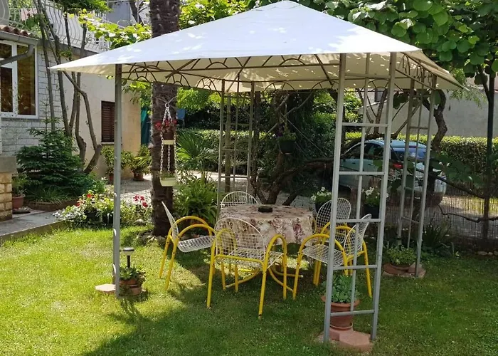 'ivaana' Mit Privatparkplatz By Interhome