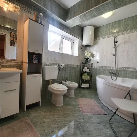 Apartmán 'ivaana' Mit Privatparkplatz By Interhome Rovinj