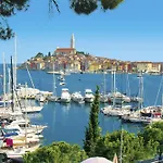 'ivaana' Mit Privatparkplatz By Interhome Διαμέρισμα Ρόβινι